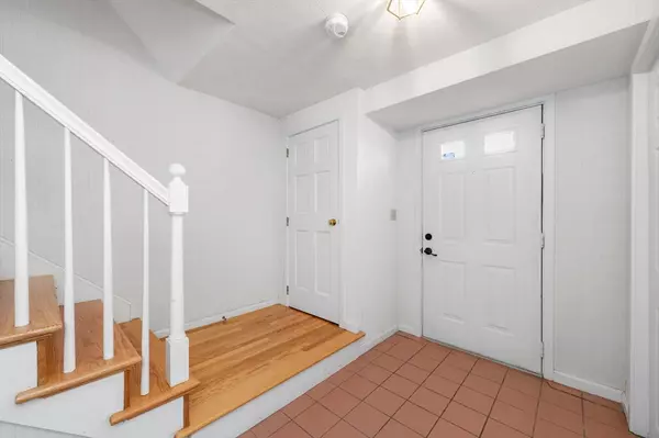 Newton, MA 02460,26 Lothrop Street #26