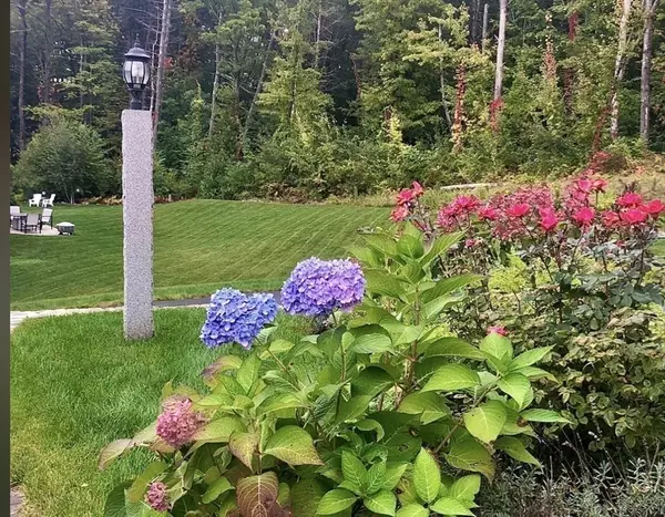 Amesbury, MA 01913,12 Locke Hill Ln