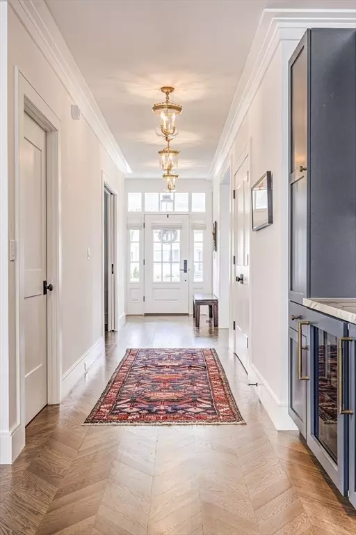 Needham, MA 02492,22 Eaton Rd