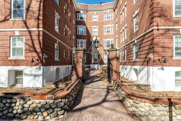 35 Lee Street #8, Cambridge, MA 02139