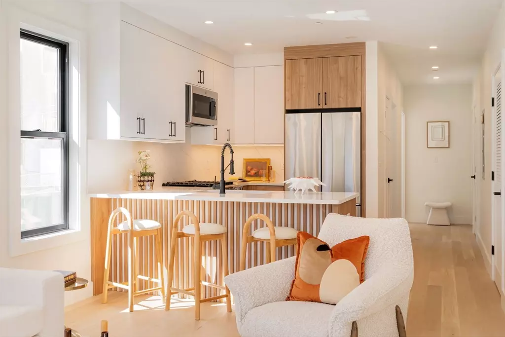 Boston, MA 02128,252 Bremen St #1