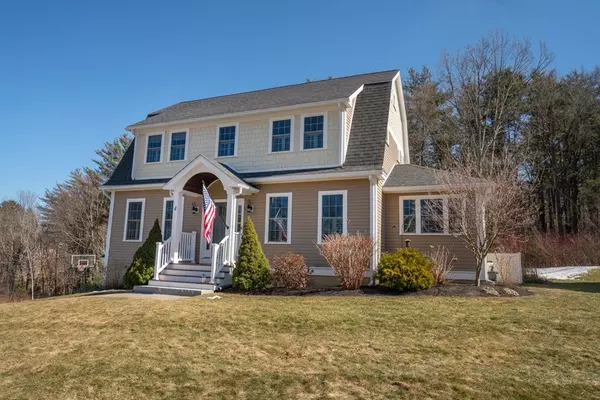 4 Locke Hill Ln, Amesbury, MA 01913