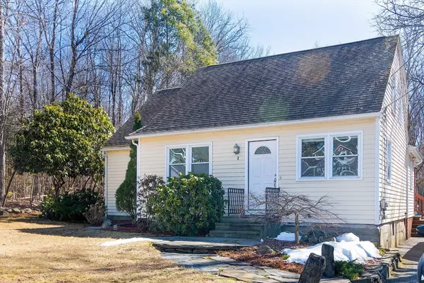 8 Chestnut St, Grafton, MA 01519