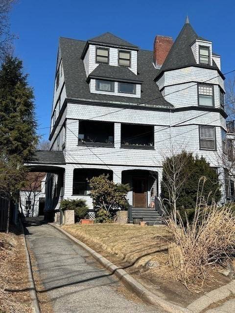 111 Davis Ave #1, Brookline, MA 02445