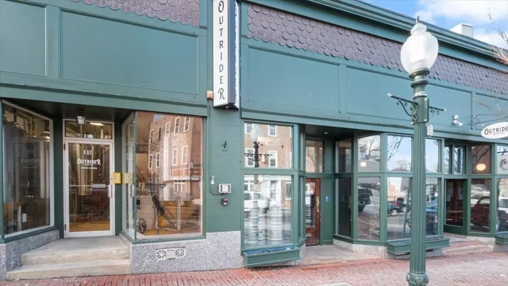 Amesbury, MA 01913,31 & 35 Main Street #4 & 5