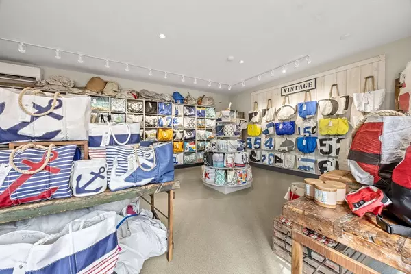 Chatham, MA 02633,605 Main St