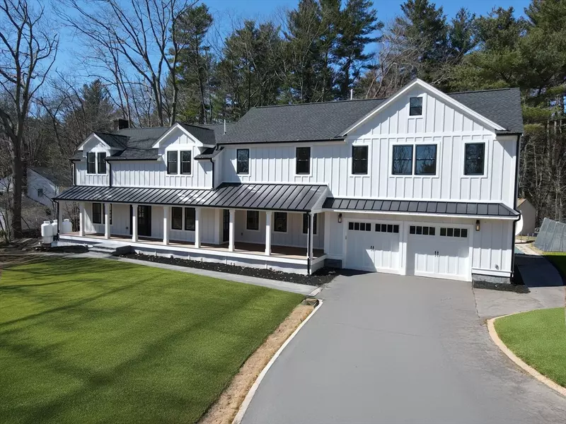 7 Circle Dr, Dover, MA 02030