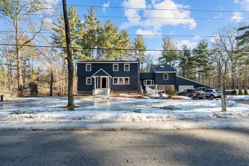 12 Trotting Park Rd, Tyngsborough, MA 01879