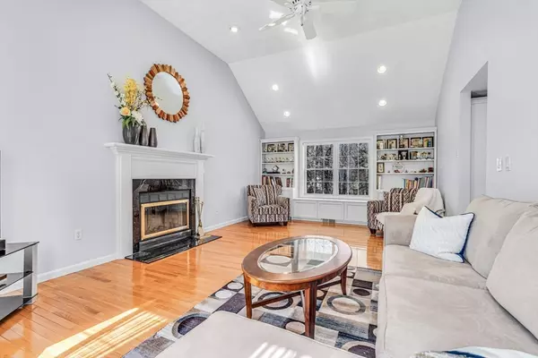 Westford, MA 01886,20 April Ln