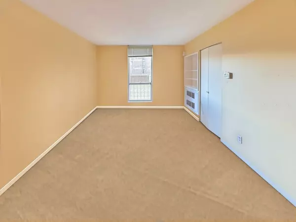 Brookline, MA 02445,33 Pond Ave #210