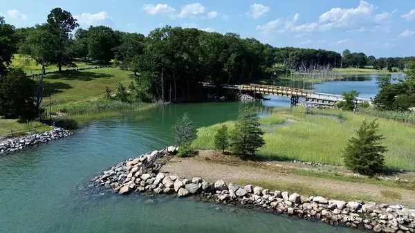 Hingham, MA 02043,21 Surry Road
