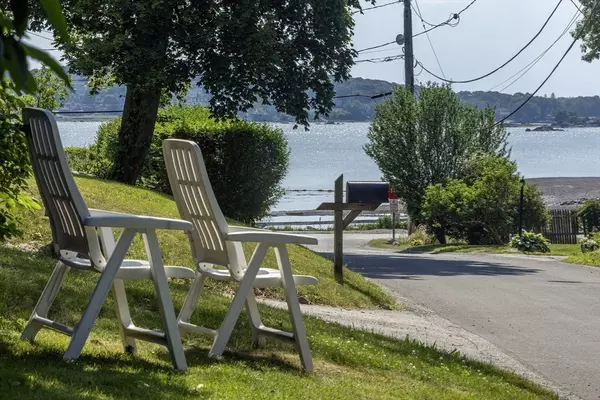 Hingham, MA 02043,21 Surry Road