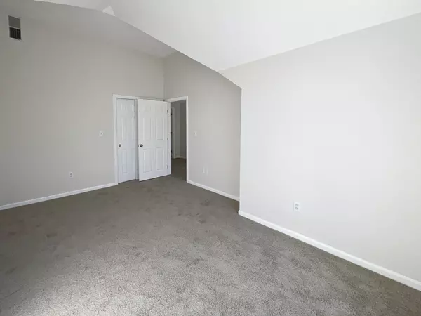 Medfield, MA 02052,425 Main St #1