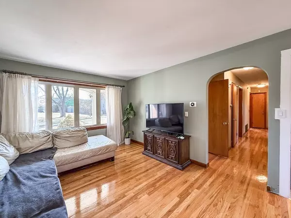 Chicopee, MA 01020,16 Elliot Ave