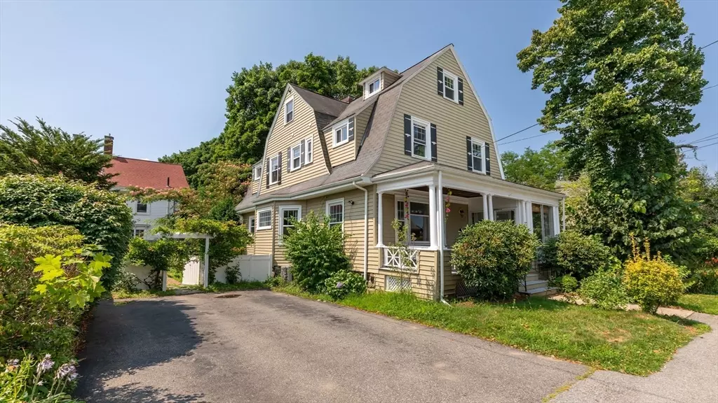 12 Summer St, Waltham, MA 02452