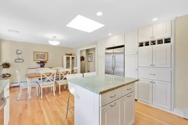 Longmeadow, MA 01106,207 Williams St