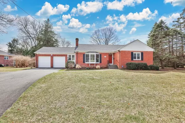 207 Williams St, Longmeadow, MA 01106