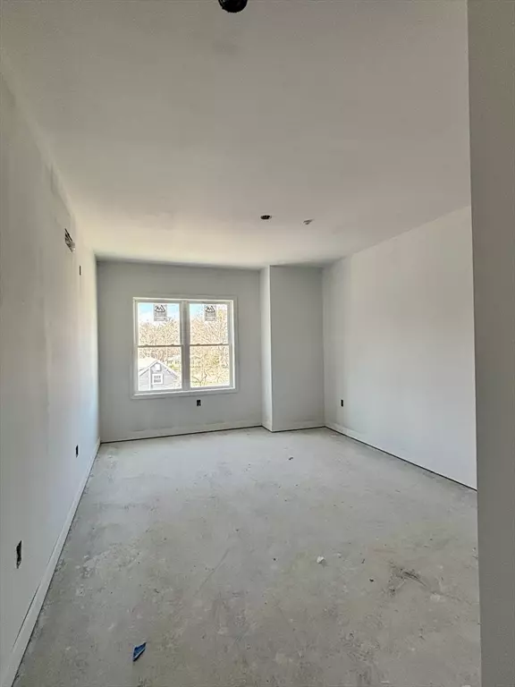 Rockland, MA 02370,17 Dyer St #17
