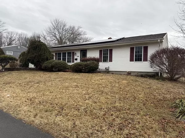 706 Mohawk Rd, Somerset, MA 02726