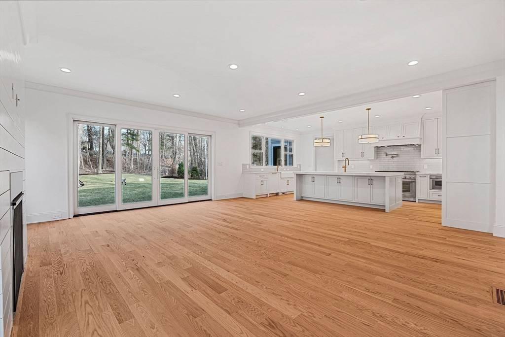 Wellesley, MA 02482,30 Hobart Rd