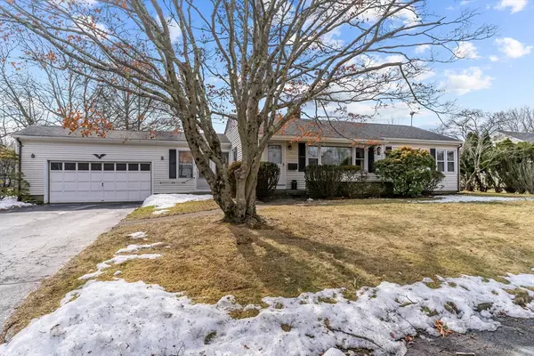 22 Elmwood Dr, Bristol, RI 02809