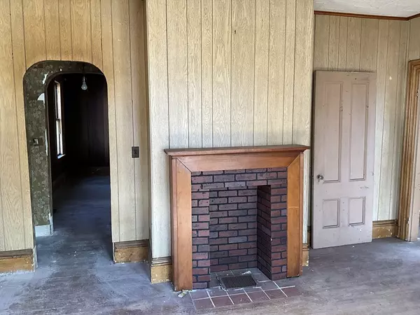 Boston, MA 02136,107 West St