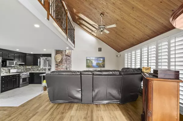 Tewksbury, MA 01876,28 Veranda Ave