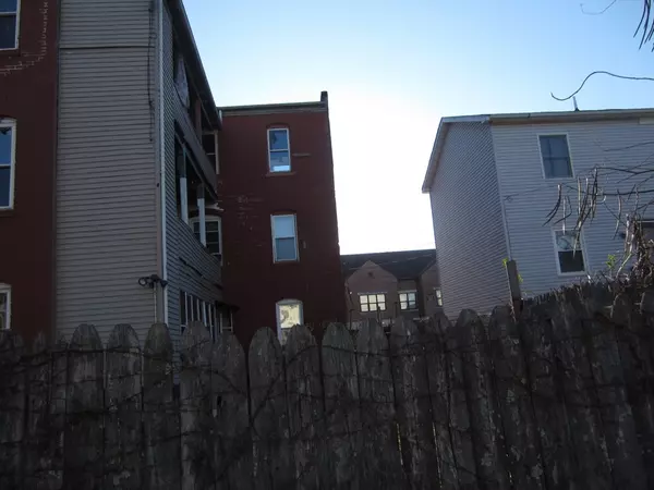 Holyoke, MA 01014,13 Hampshire