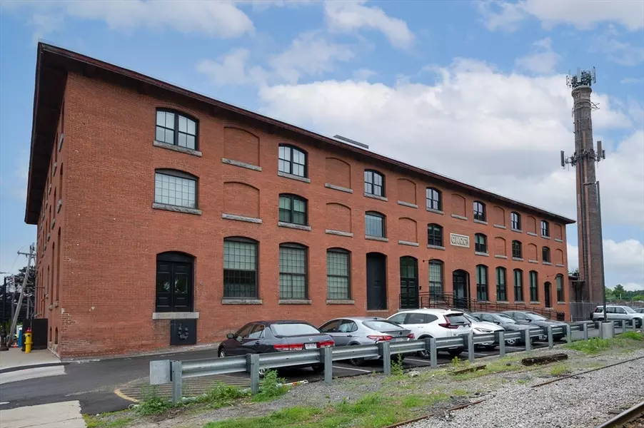 55 Sterling St #111, Clinton, MA 01510