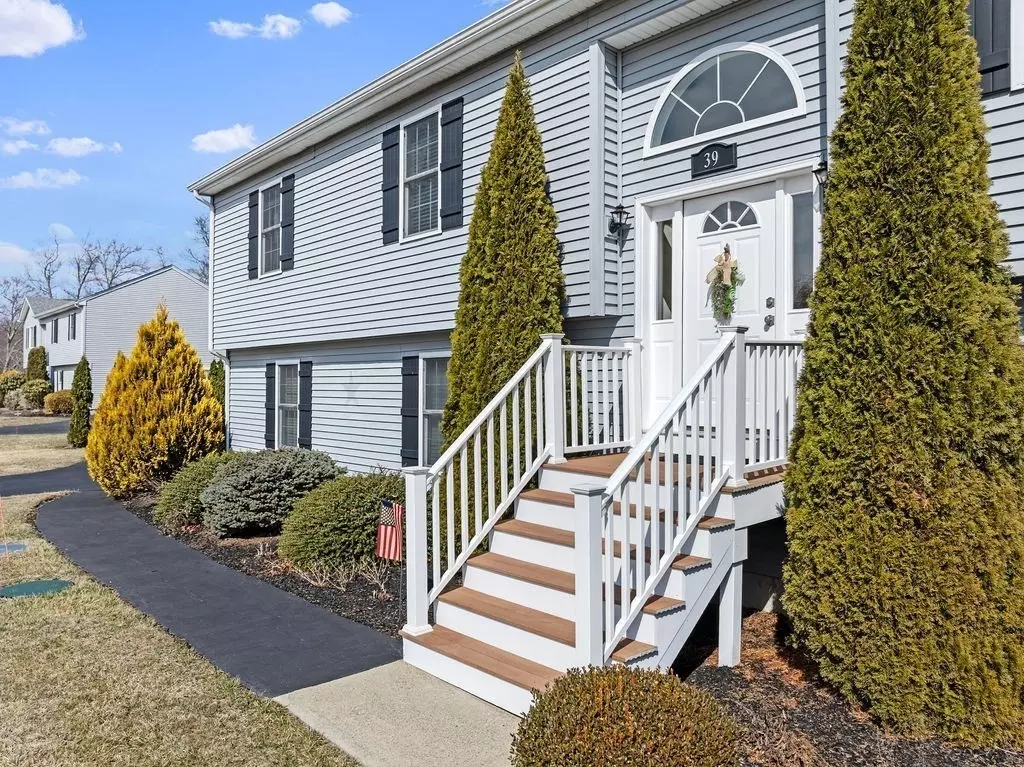 Swansea, MA 02777,39 Oliver Way