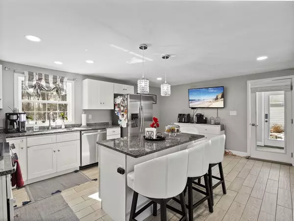 Dudley, MA 01571,30 Dresser Hill Rd