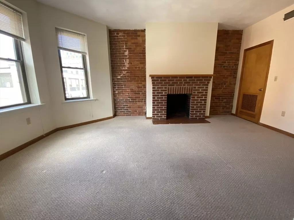 Boston, MA 02115,54 Gainsborough Street #1