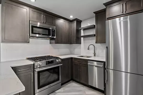 Boston, MA 02110,85 East India Row #10A