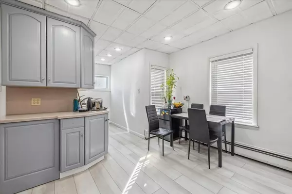 Everett, MA 02149,33 Mansfield St