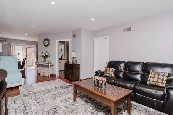 Tiverton, RI 02878,447 Stafford Rd #B1