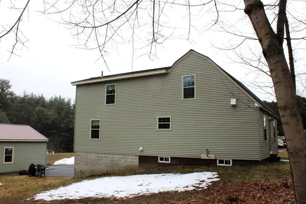 Greenfield, MA 01301,367 Country Club Rd