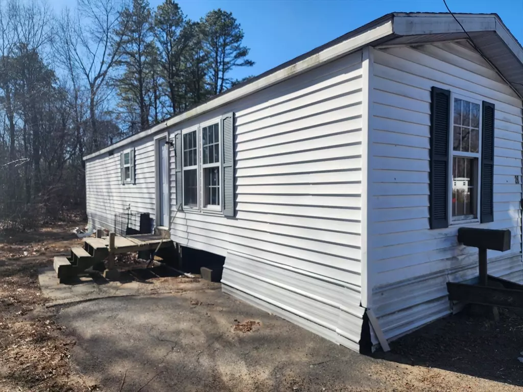 Chicopee, MA 01013,28 Finch Drive