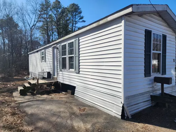 28 Finch Drive, Chicopee, MA 01013