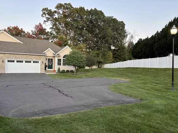 South Hadley, MA 01075,150 Stonybrook Way #150