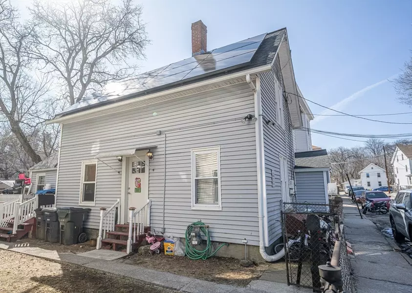 3 Dean St, Southbridge, MA 01550