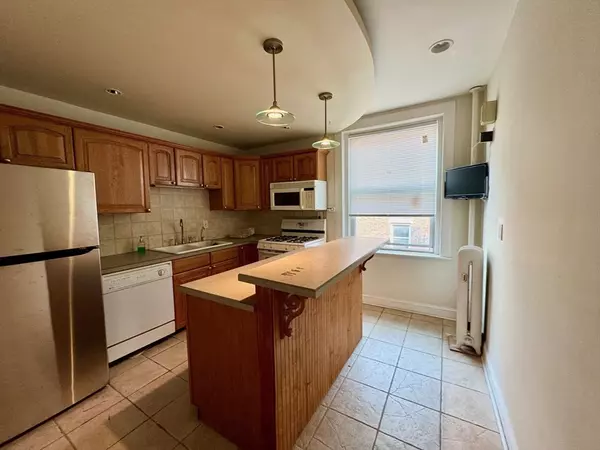 Boston, MA 02115,380 Riverway #6