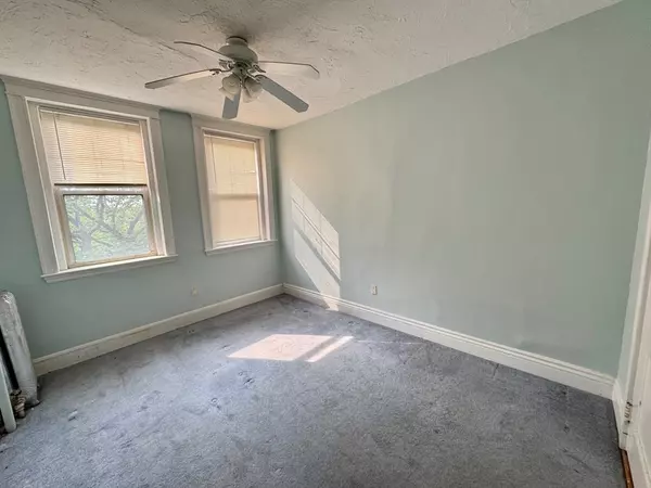 Boston, MA 02115,380 Riverway #6