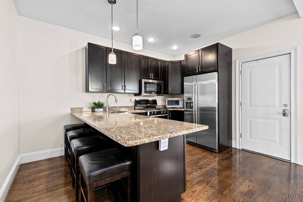 Boston, MA 02127,198 W 6th St #3