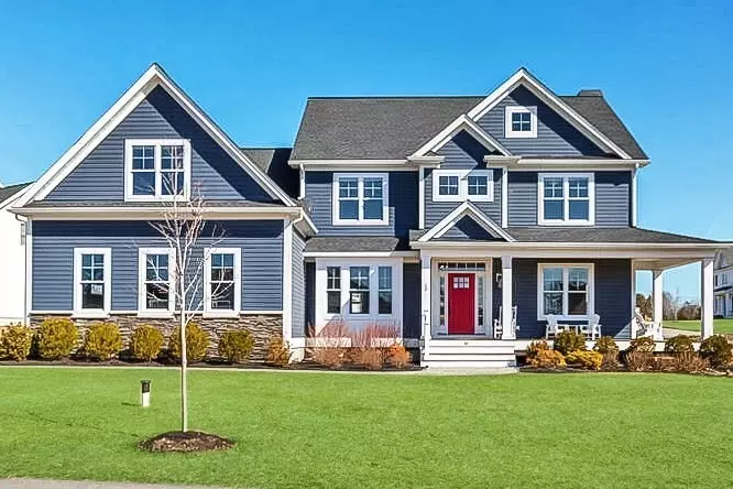 Wrentham, MA 02093,10 Rochambeau Ave