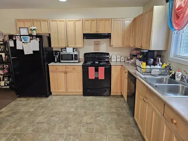 Amherst, MA 01002,43 Tamarack Dr #43