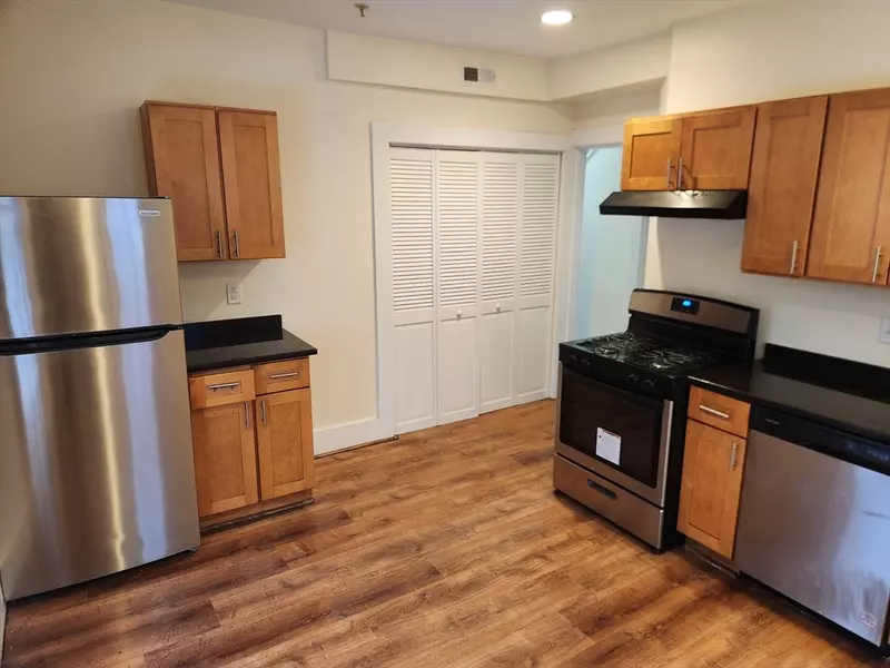 28 Centennial Place #2R, Framingham, MA 01701