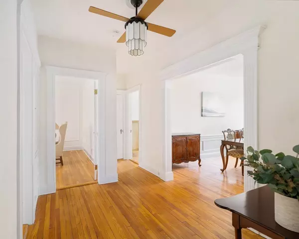 Brookline, MA 02446,32 James St #1