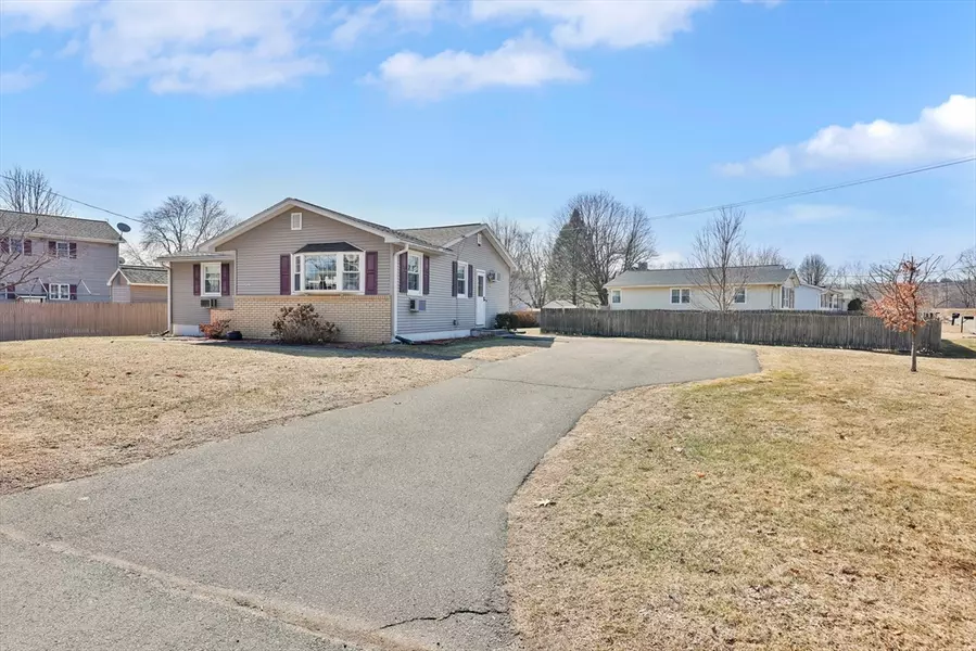 380 Old Field Rd, Chicopee, MA 01013