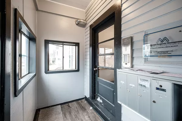 Malden, MA 02148,690-692 Main St #4