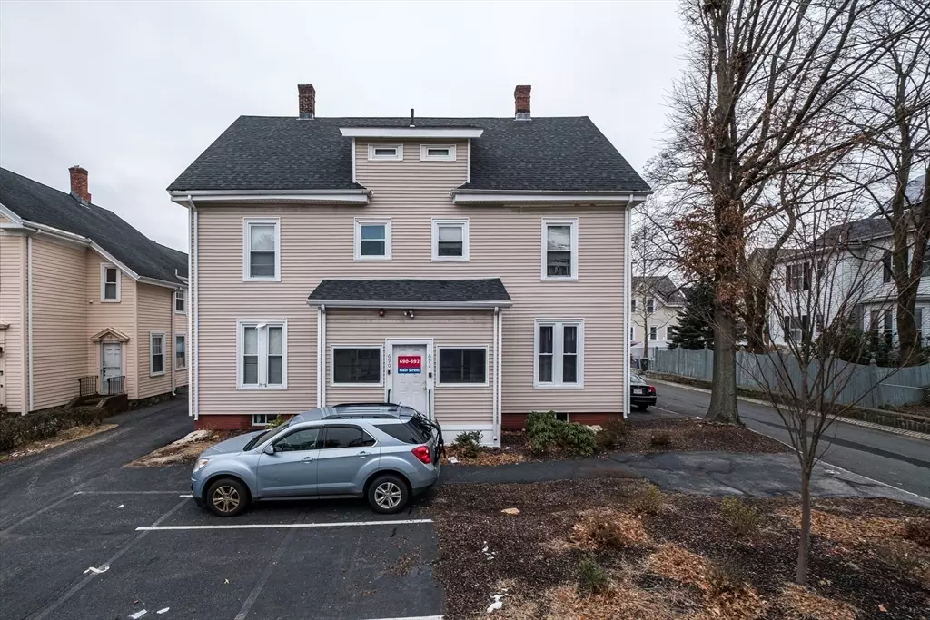 Malden, MA 02148,690-692 Main St #4